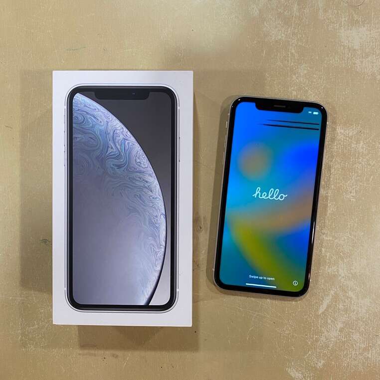 iPhone XR Unlocked // White // 64GB Electronics