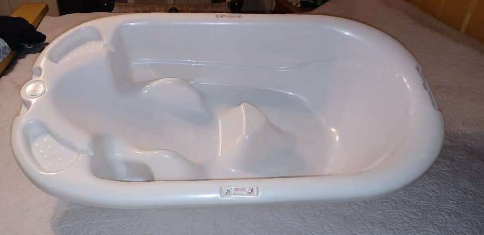 Infant and Toddler bath tub
