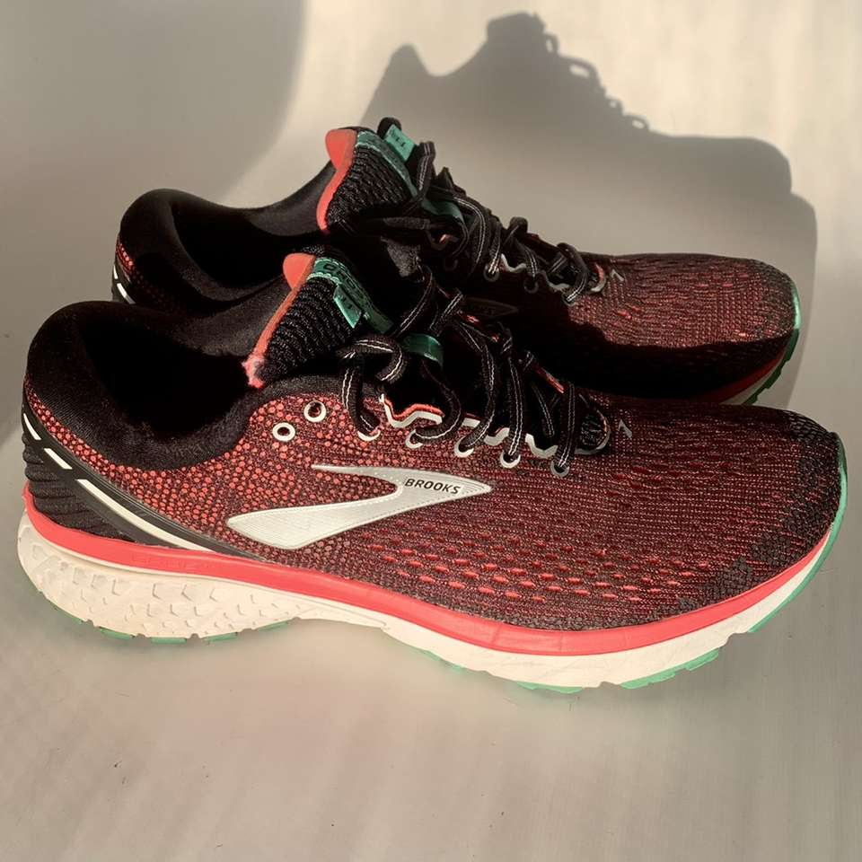 Womans Size 11 1/2 Brooks Ghost 11 Running Shoes