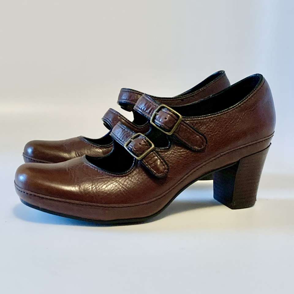 9.5 Clarks Double-Strap Mary Janes Leather Heels