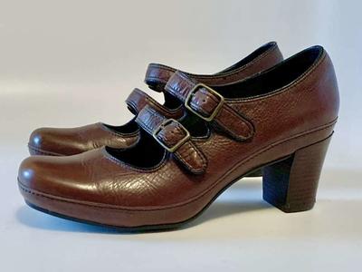 9.5 Clarks Double-Strap Mary Janes Leather Heels