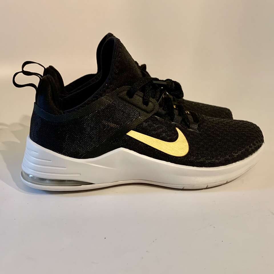 New Size 6 Nike Air Max Bella TR2 Running Shoes
