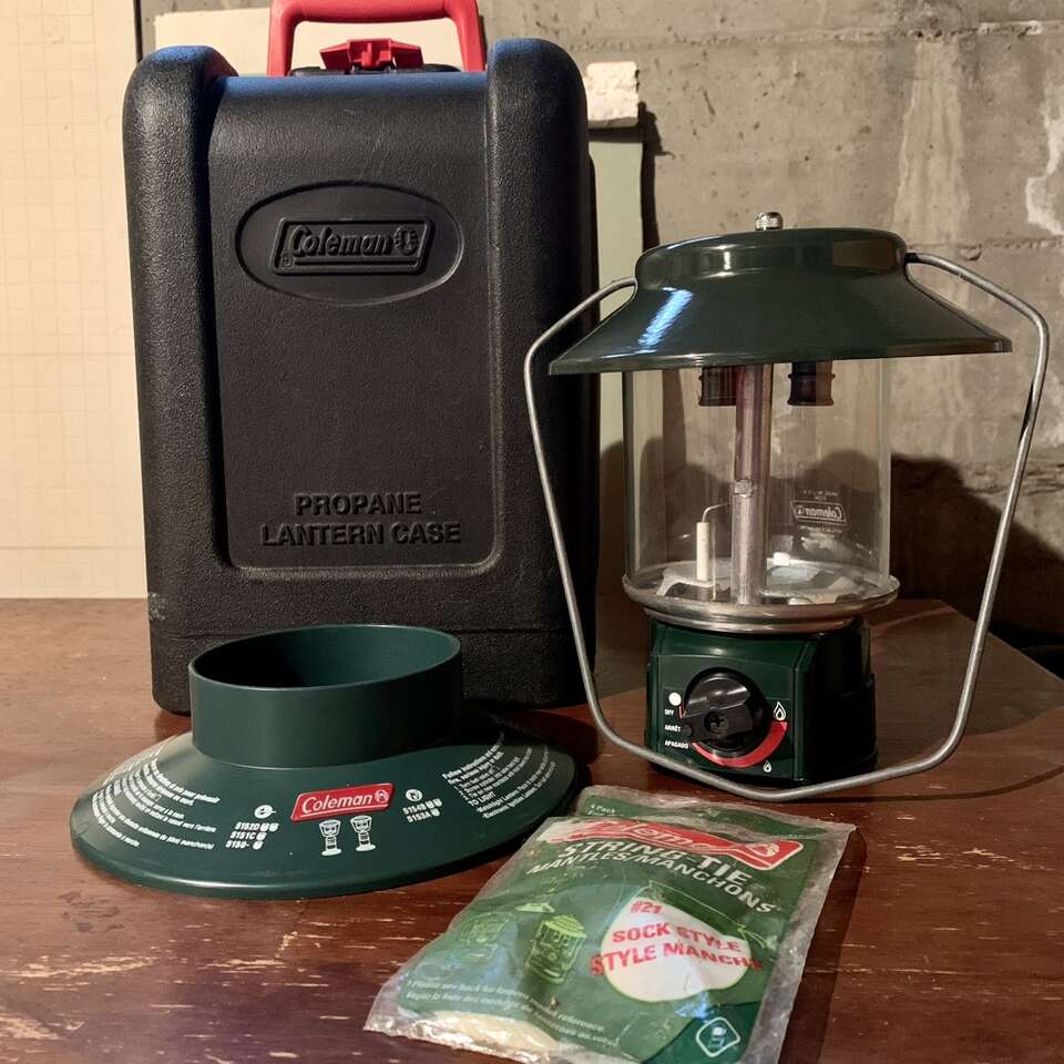 Coleman Propane Lantern w Hard Case & New Mantles
