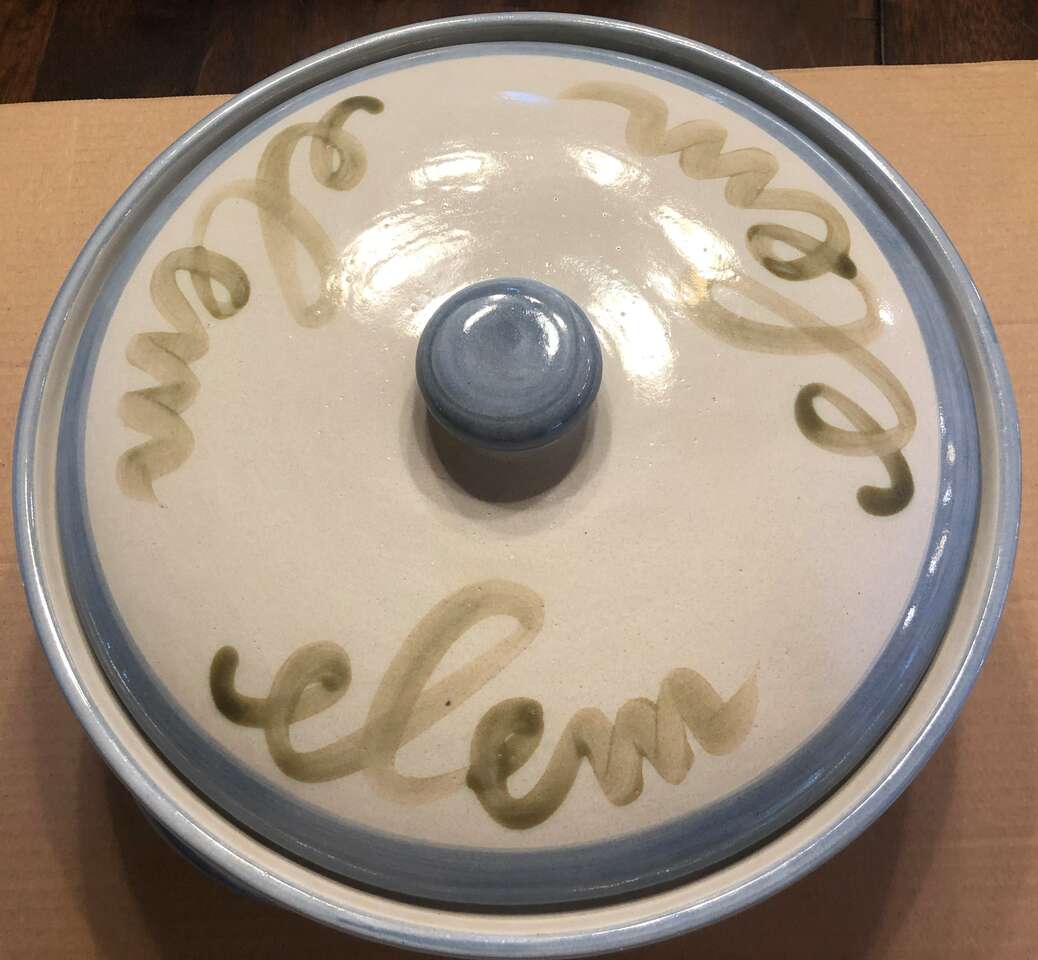 Louisville Stoneware 3 Quart Round Covered Casserole. Vintage Blue Band. Discontinued.