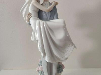 Lladró Over the Threshold Figurine