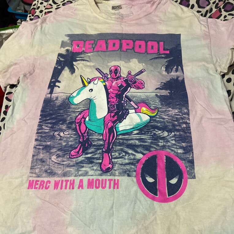 Deadpool Marvel T-Shirt. ( S )