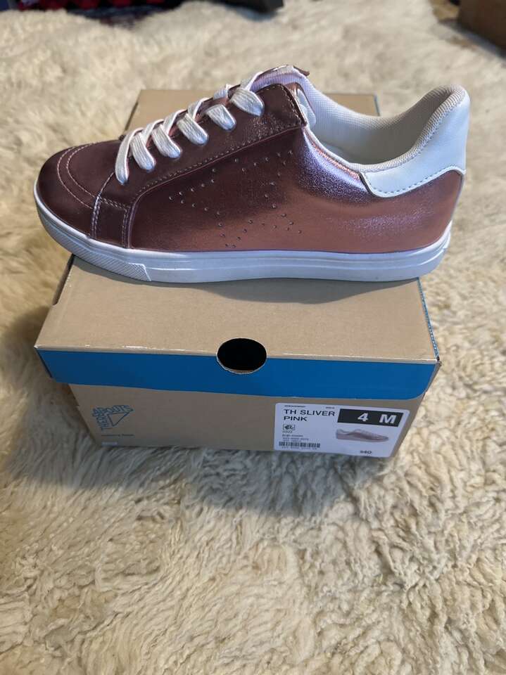Young Grils Shoes Size 4