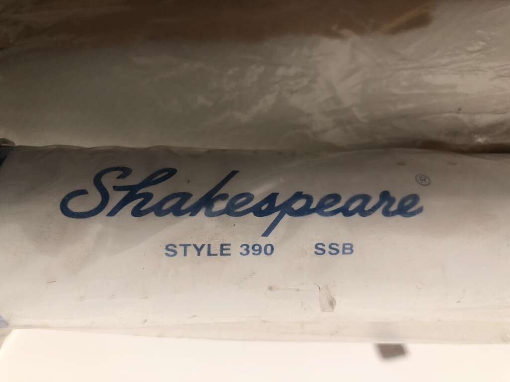 Shakespeare style 390 classic SSB antenna white