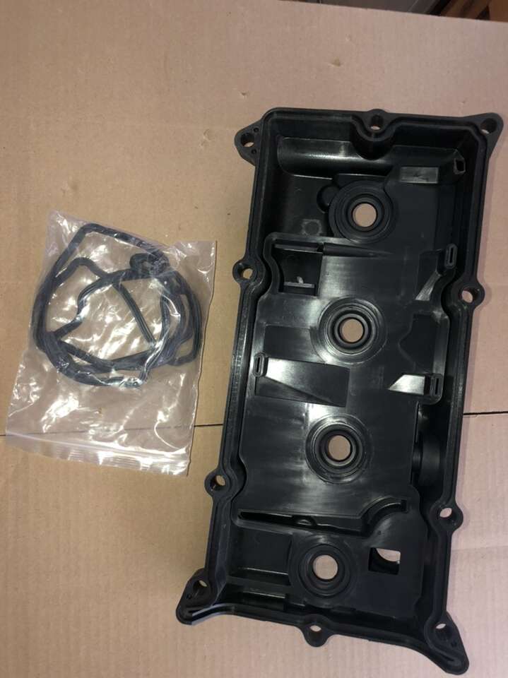 Nissan 2.5 L New Engine Valve, Cover And Gasket