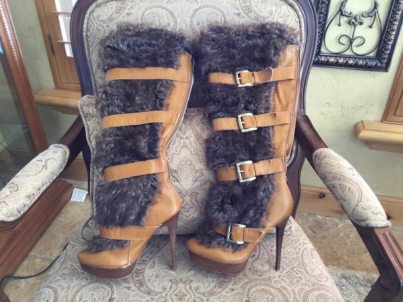BEAUTIFUL BRAND NEW WOMENS LEATHER BOOTS-SIZE 6