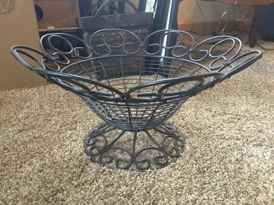 BEAUTIFUL LARGE BLACK SOLID METAL FRUIT BOWL-IN EXCELLENT CONDITION
