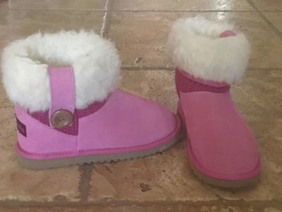 BEAUTIFUL WOMENS BOOTS. IN BRAND NEW CONDITION SIZE 6