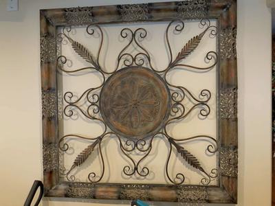 BEAUTIFUL BRAND NEW LARGE HIGH END METAL HOME DECOR. 45 X 45 INCHES. CASH/VENMO ONLY