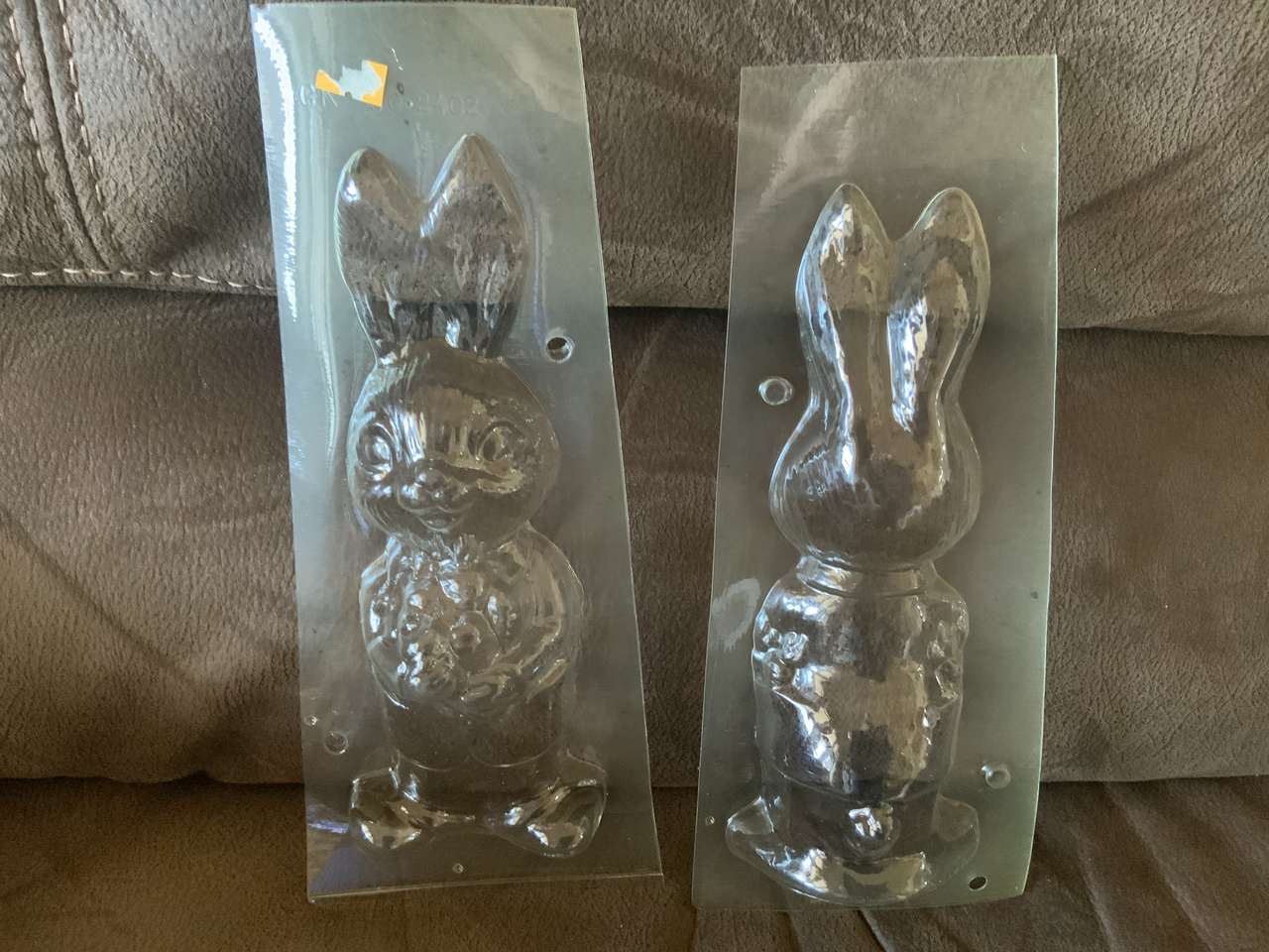 BRAND NEW LARGE EASTER BUNNY CHOCOLATE MOLD.