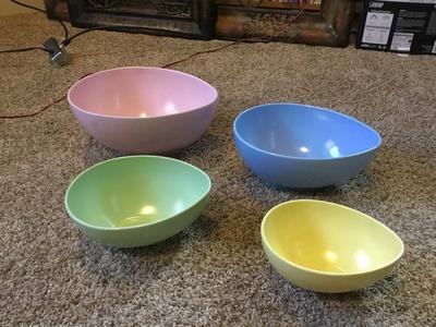 BRAND NEW MELAMINE SERVING BOWL SET