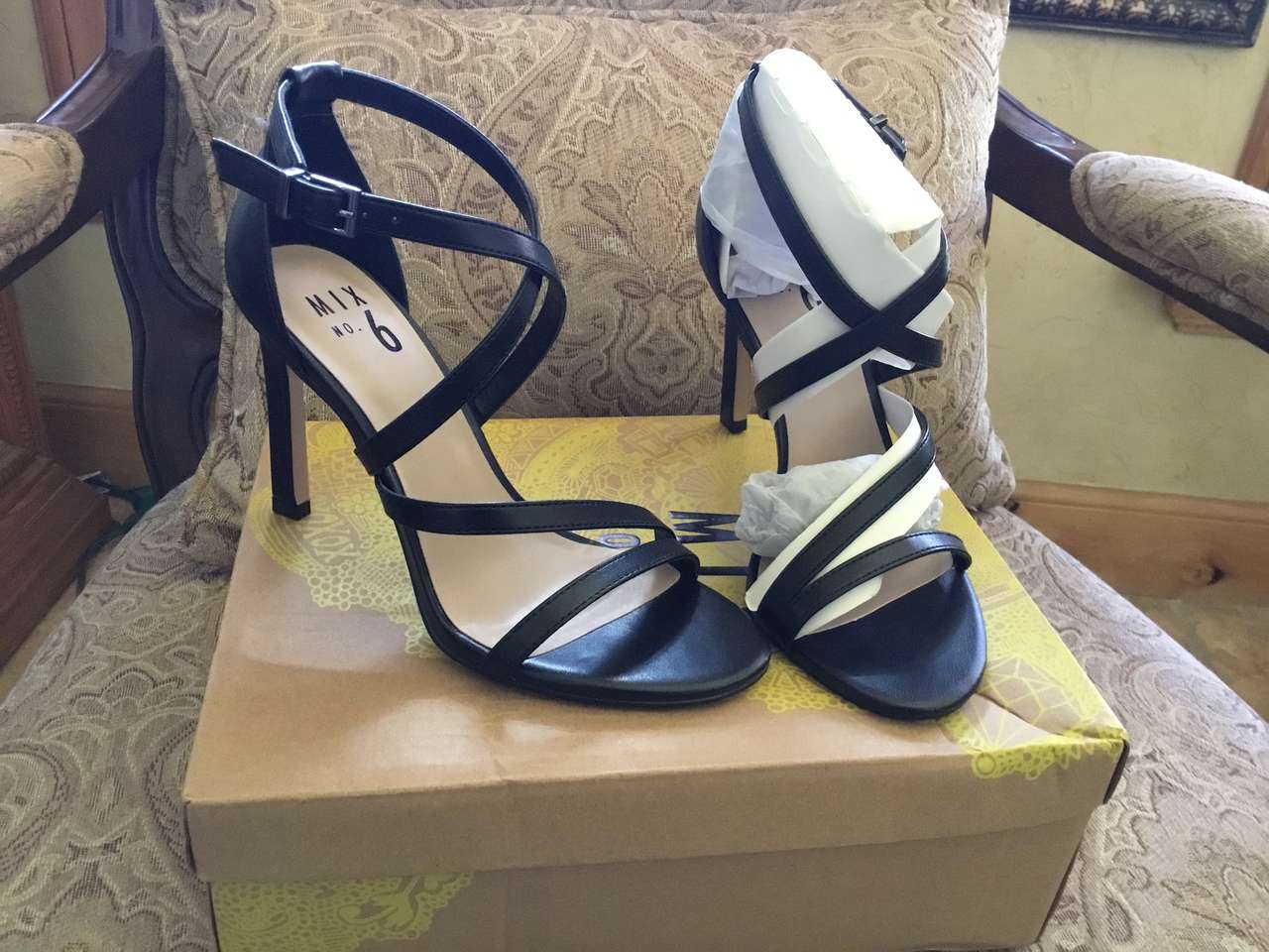 BEAUTIFUL BRAND NEW WOMENS HEELS-BLACK & TAN-SIZE 6. $25 EACH. CASH/VENMO ONLY