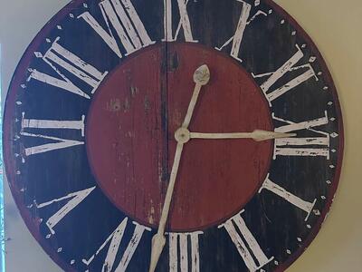 BEAUTIFUL WOOD WALL CLOCK 30 in. CASH/VENMO ONLY