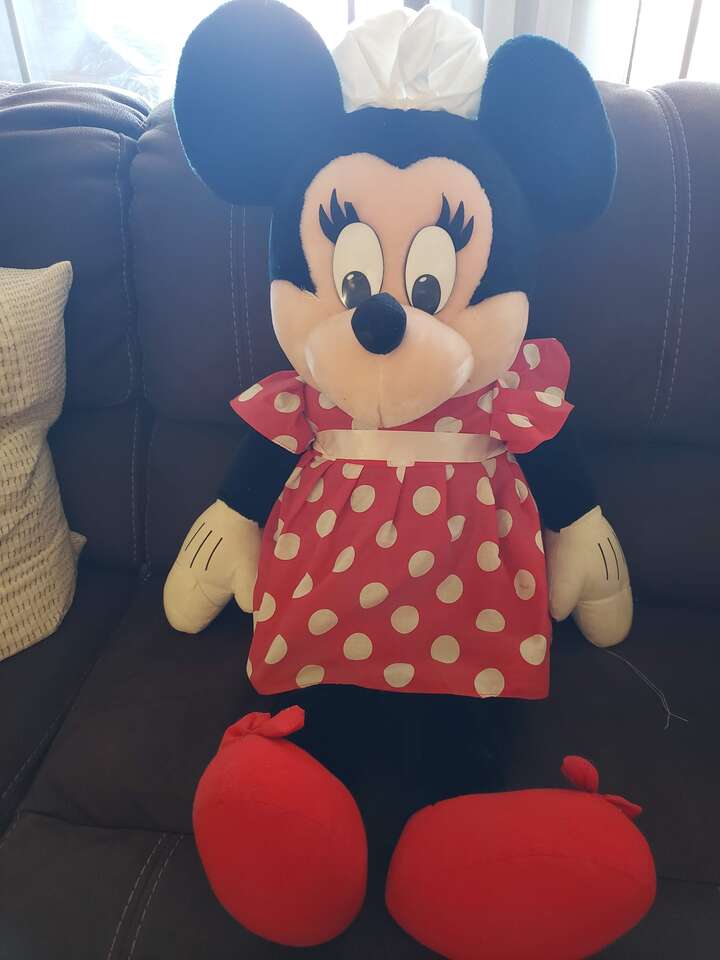 NEW 4 FT. TALL MINI MOUSE. BOUGHT AT DISNEYLAND. CASH/VENMO ONLY