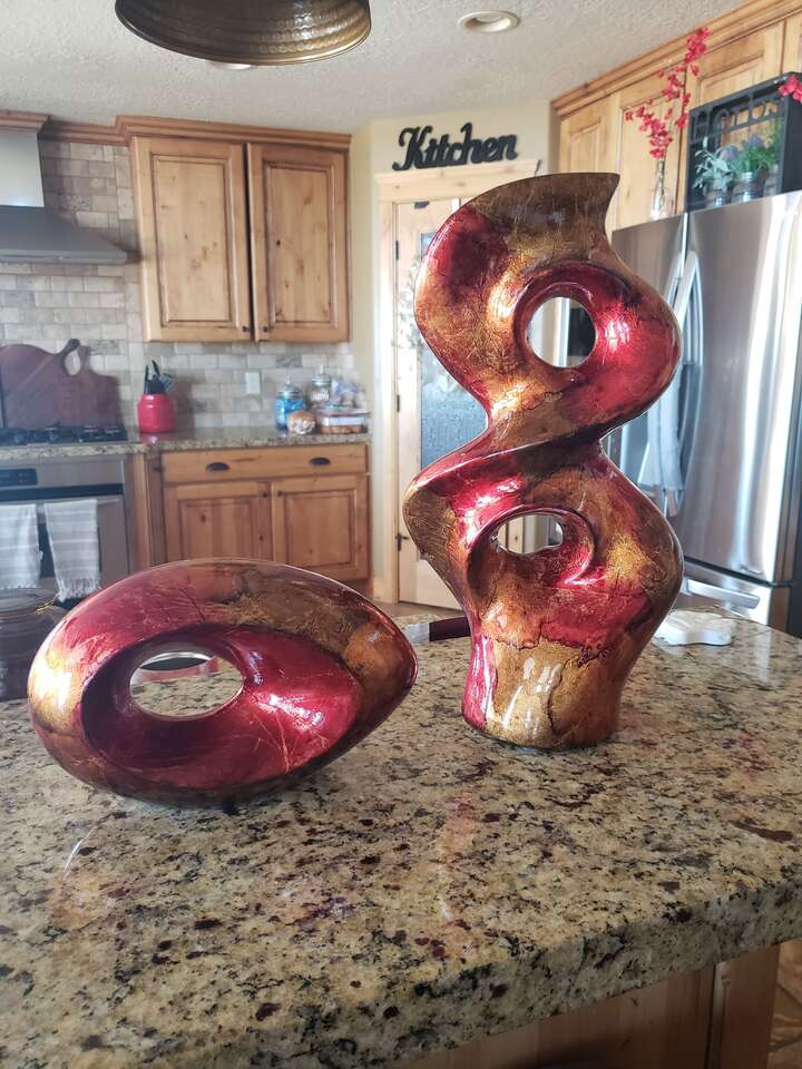 BEAUTIFUL BRAND NEW HOME DECOR SET 7-12 INCHES TALL. CASH/VENMO ONLY