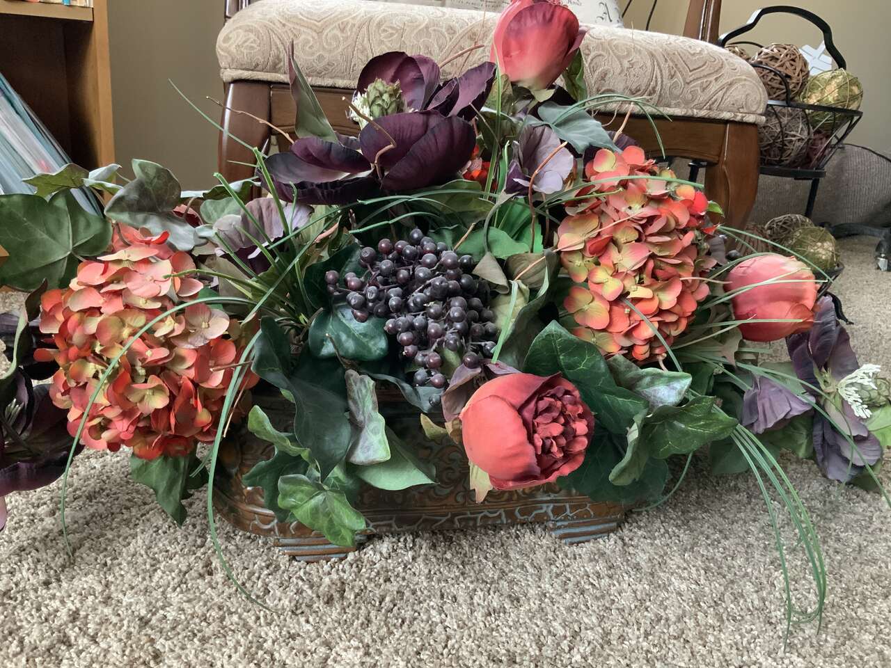 BEAUTIFUL FLORAL ARRANGEMENT. 15”X 30” CASH/VENMO ONLY