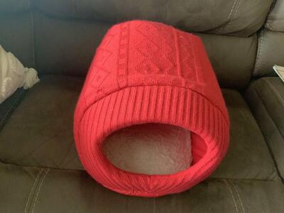 CABLE KNIT/SHERPA CAT BED. 13”X 15”. CASH/VENMO ONLY