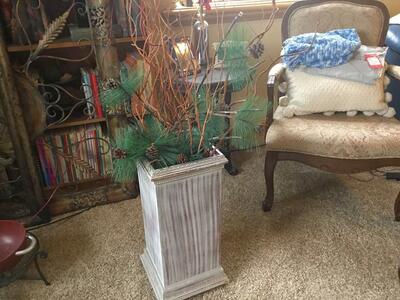 BEAUTIFUL HOME DECOR. 4 1/2 FT. TALL. CASH/VENMO ONLY