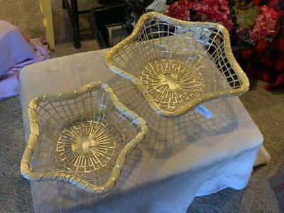 BRAND NEW LARGE/SMALL GOLD WIRE STAR BASKET SET. CASH/VENMO ONLY