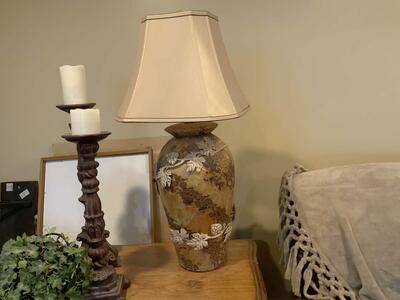 BEAUTIFUL LARGE TABLE LAMP 31” TALL. CASH/VENMO ONLY.