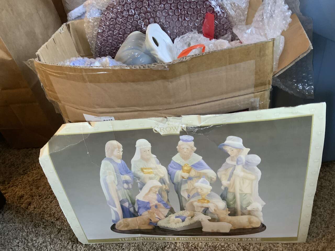 BEAUTIFUL BRAND NEW CHRISTMAS PORCELAIN NATIVITY SCENE.