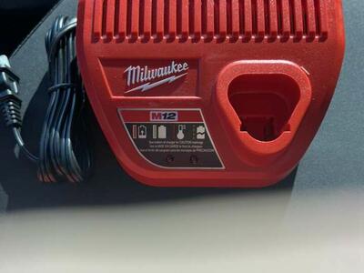 Milwaukee M12 Charger