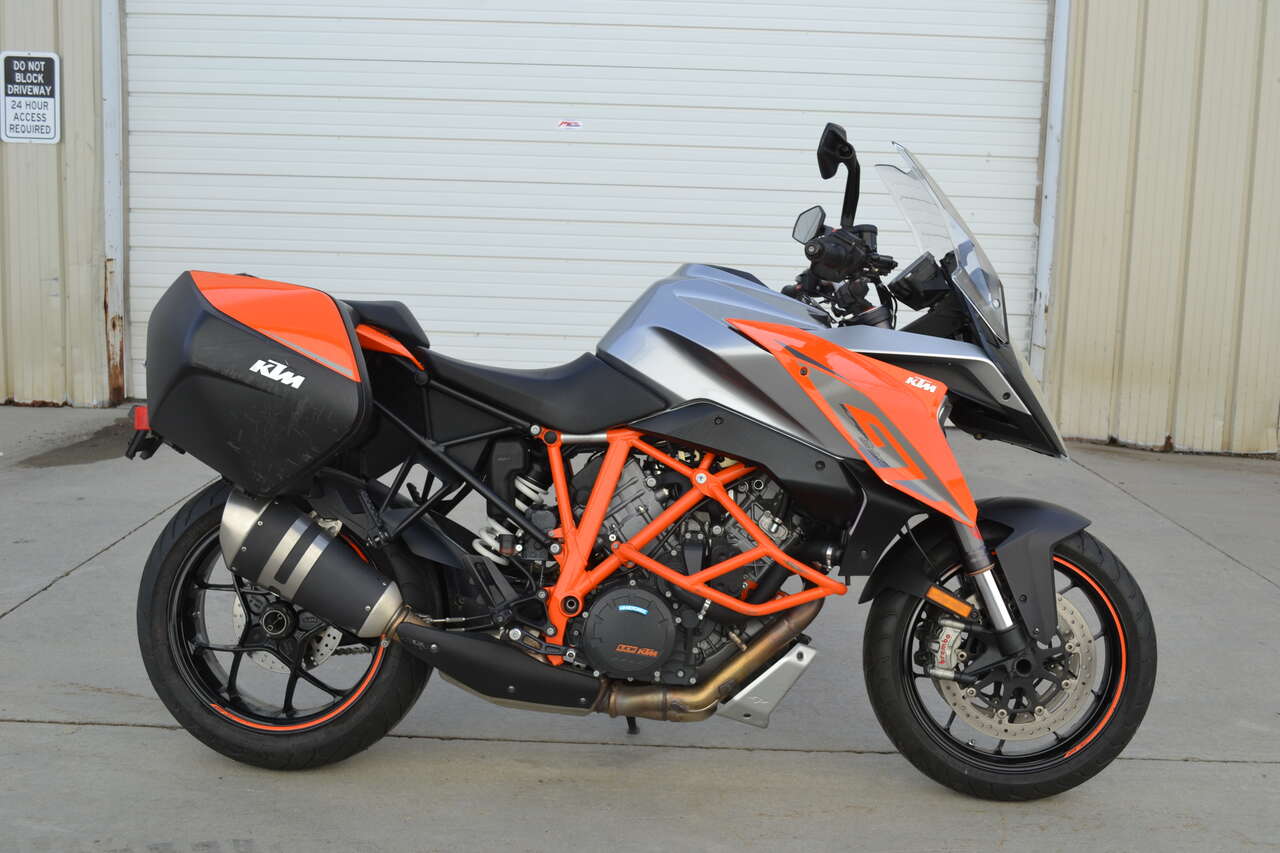 2017 KTM 1290 Super Duke GT - Sport Touring