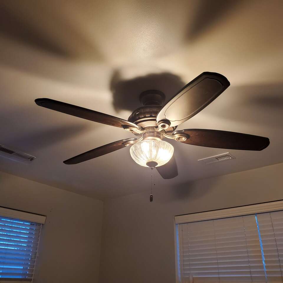 Working 52" ceiling fan and light