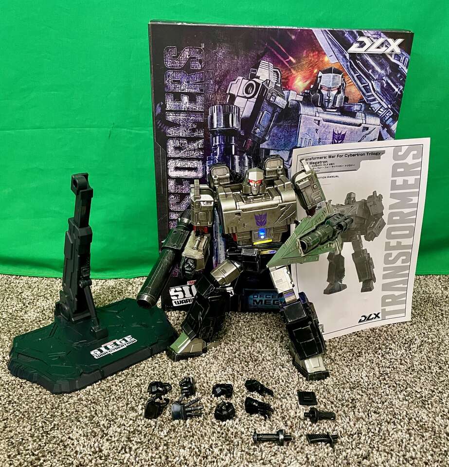 Megatron (Siege) Display Figure - DLX ThreeZero