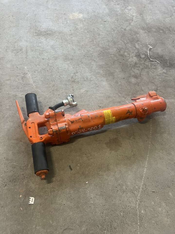 APT MODEL 117 35 Lb Breaker