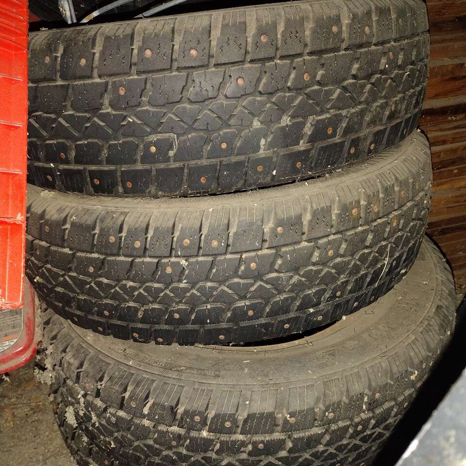 Studded 185/70R14 Snow Tires