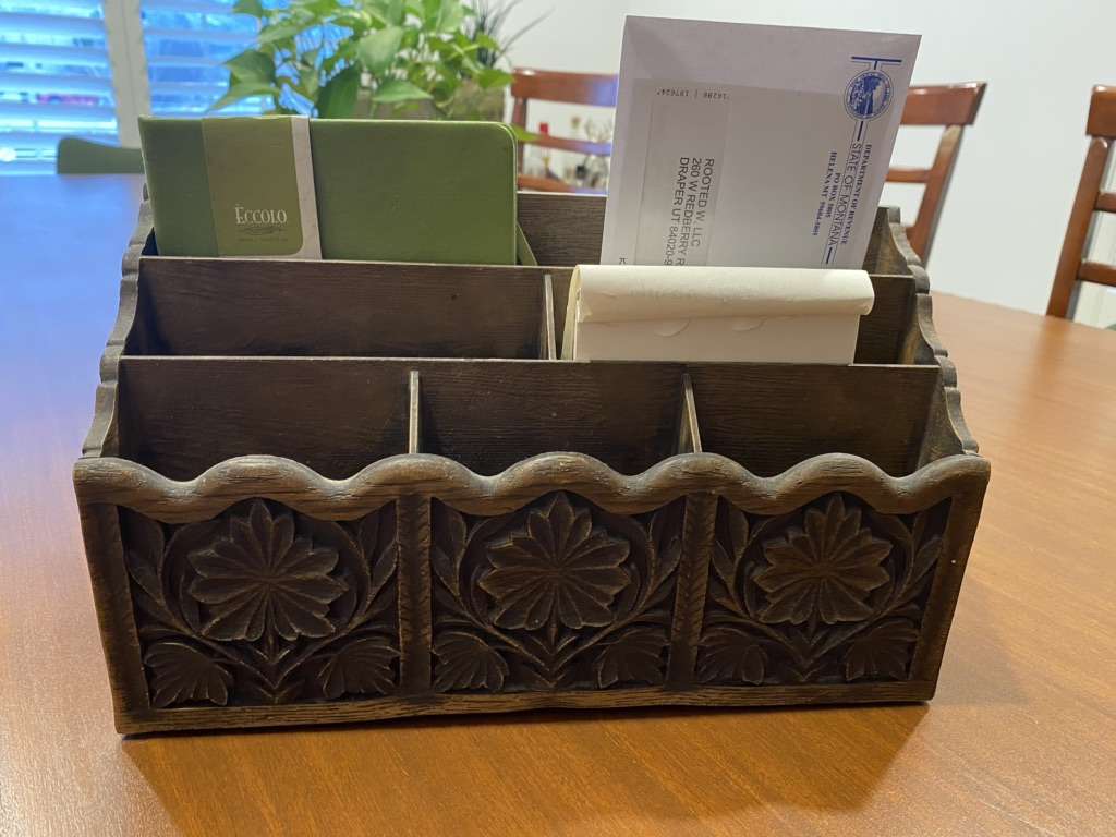 Vintage Resin Lerner Desktop Organizer