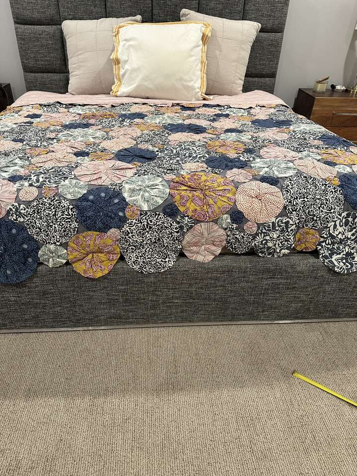 YO YO/PINWHEEL COLORFUL QUEEN/KING BED QUILT
