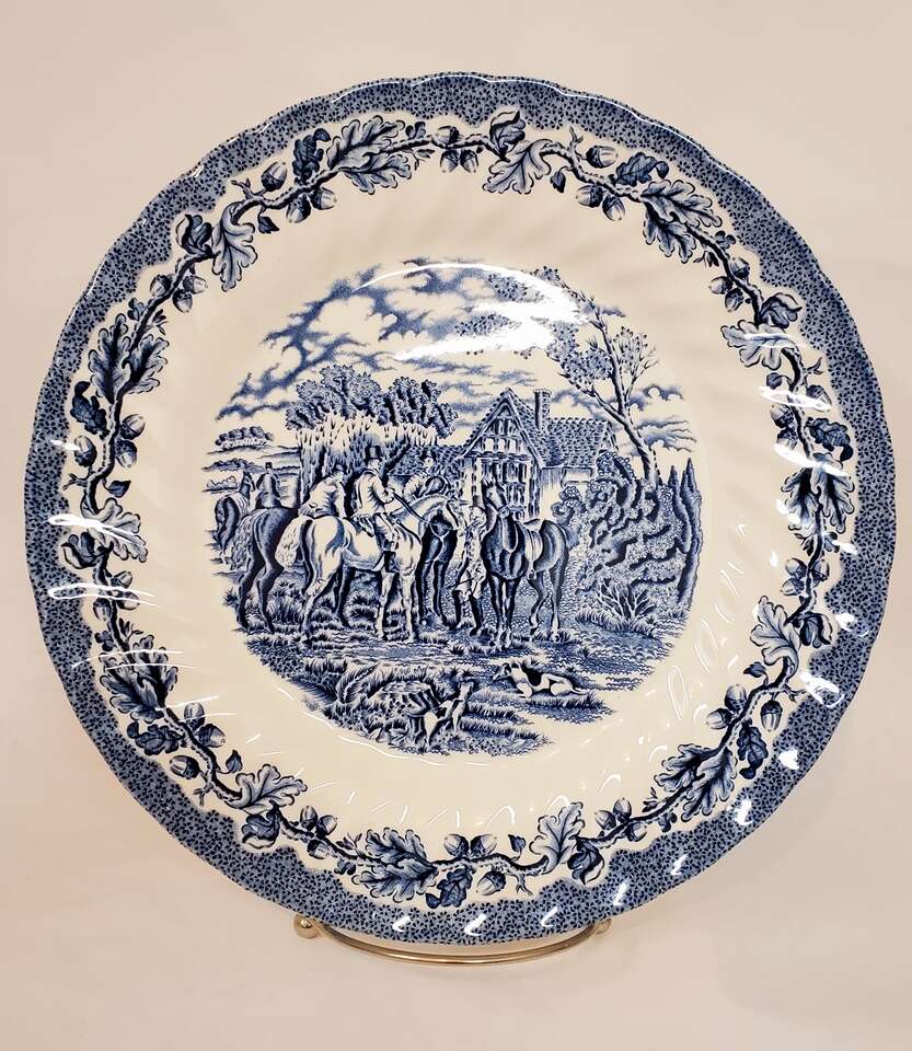 10" Royal Wessex, Willow Blue Rim Dinner Plate. Royal Wessex Made in England.