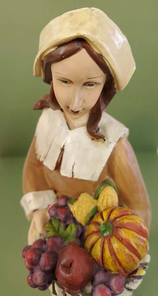 Thanksgiving Pilgrim Pioneer Woman 1st Harvest Figurine