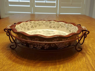 TempTations Presentable Ovenware Floral Lace Pattern Pie Dish with Rack. 10 inches in Diameter