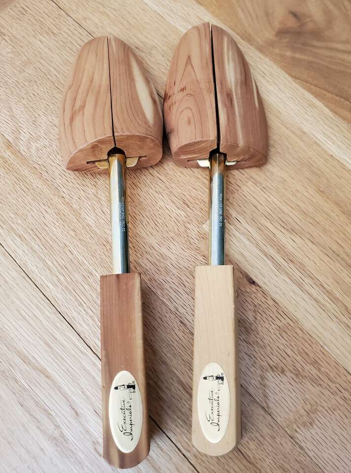 Cedar Shoe Tree for Men/Women. Executive Imperials 1 Pair Spring Loaded Split Toe to Fit all shoe types.