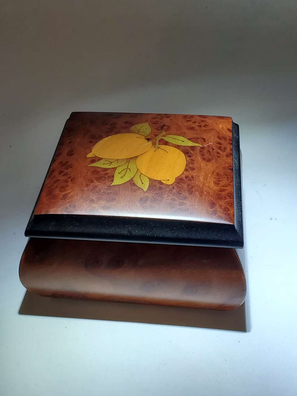 Gargiulo Jannuzzi Beryl Wood Hinged Jewelry Trinket Treasure Box made in Sorrento Italy.