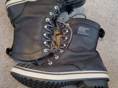 Sorel Winter Water Proof Boots Plaid Cuffed Women's Size 5.