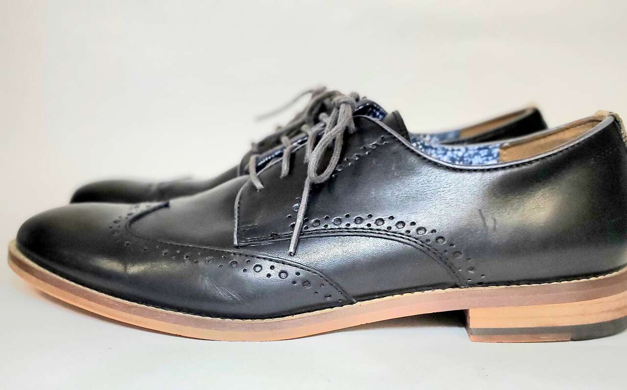 Size 9.5 Mens Dress Shoes Johnston & Murphy Wingtips