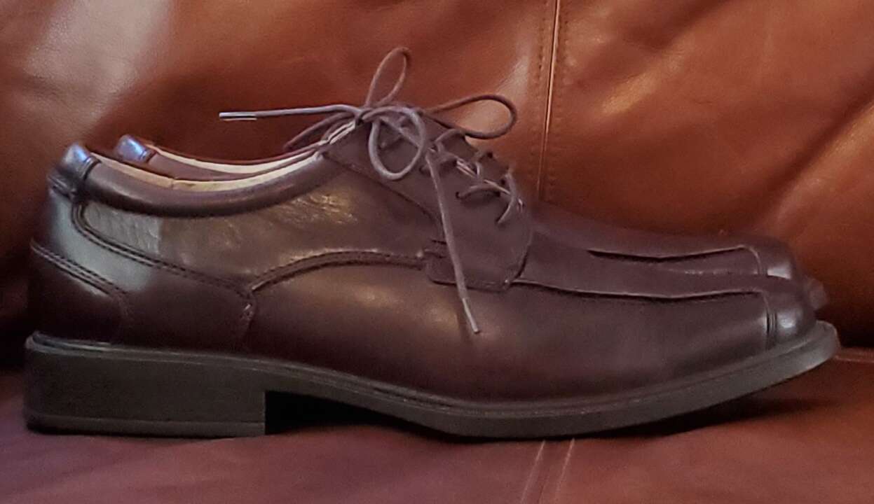 9.5 Florsheim Oxford Comfortech Men's Dress Shoes.