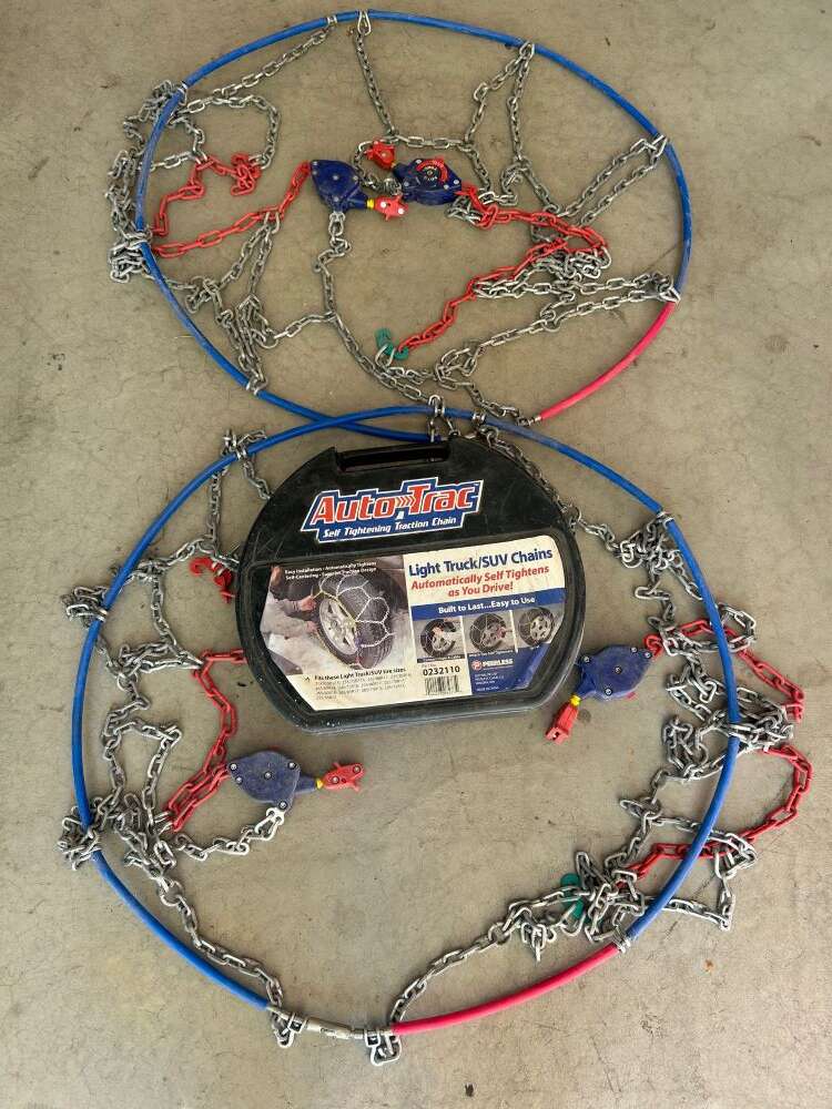 Tire chain set