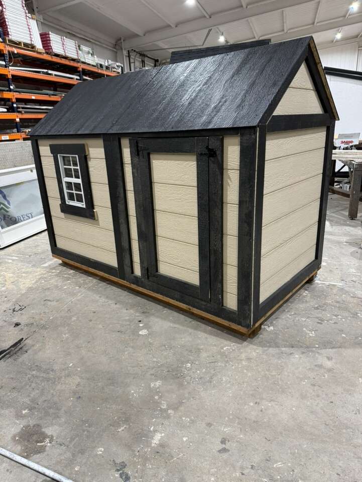 HuGe Dog House Or Playhouse