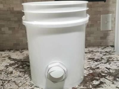 Chicken feed / feeder 5 gallon