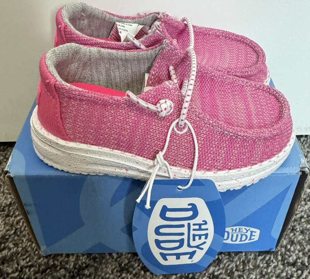 BRAND NEW girls Hey Dude Wendy Sz 7