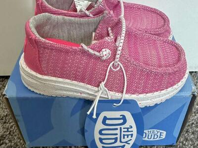 BRAND NEW girls Hey Dude Wendy Sz 7